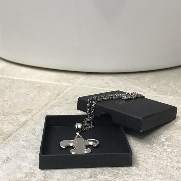 Fine Jewelry Sterling Silver .925 Flur-de-lis Pendant / CHAIN IS INCLUDED - Picture 6 of 7